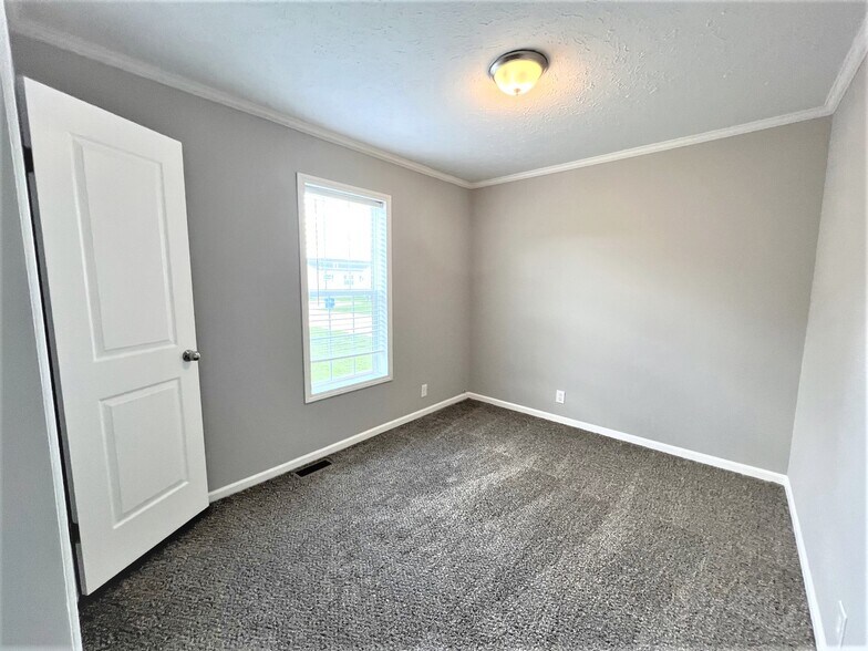 Building Photo - 5173 Coventry Dr