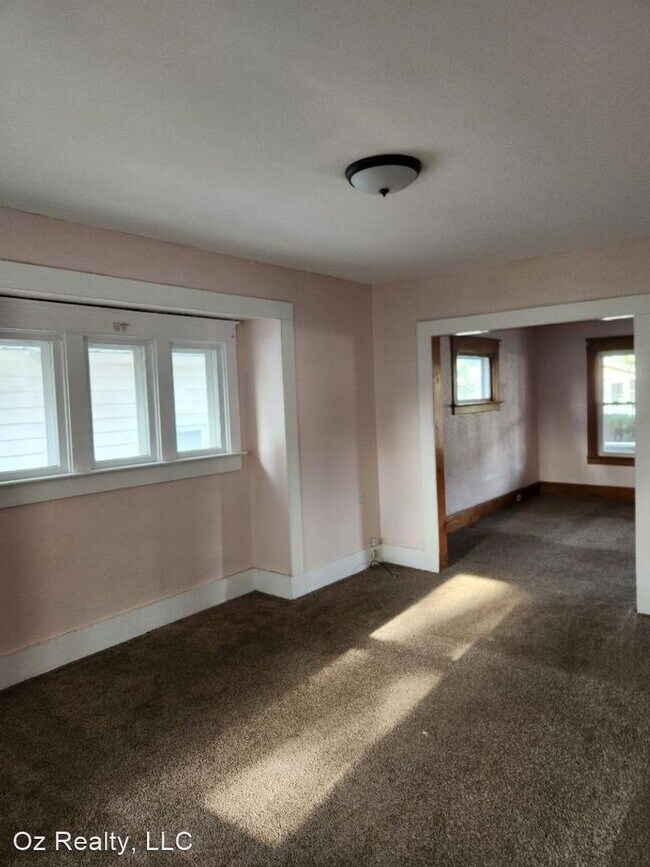 Building Photo - 3 br, 1 bath House - 4141 Mayfield Dr