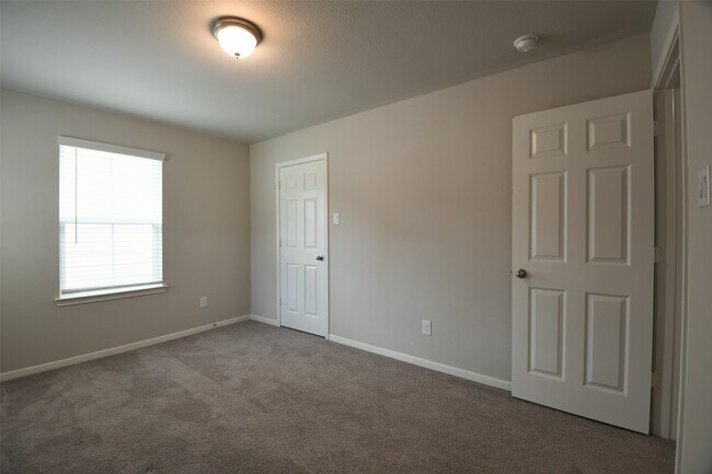 Building Photo - 104 Camelot Pl Ct