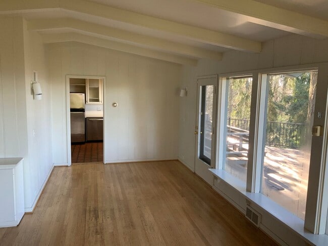 Building Photo - 3 Bedroom House in Hendrick's Park Area