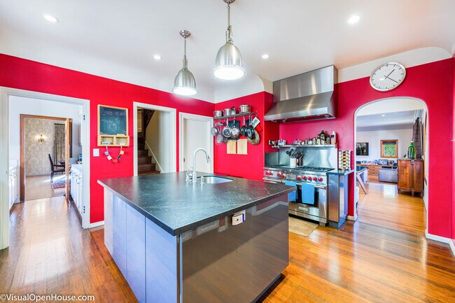 Building Photo - 11159 La Maida St