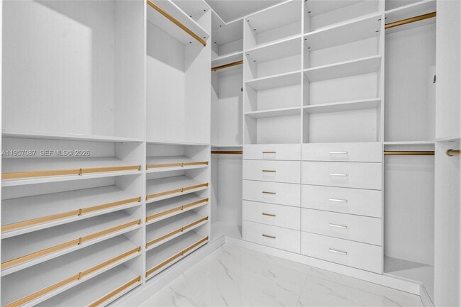 Building Photo - 700 NE 24th St