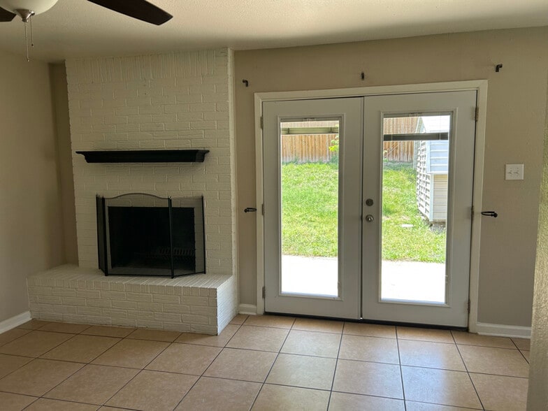 Building Photo - 1816 Pleasant Ln