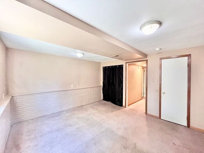 Building Photo - Tri-level Home with 4 bedrooms in Loveland!