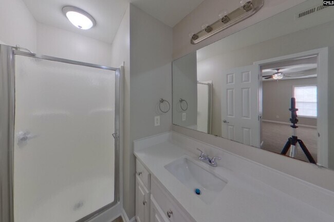 Building Photo - 229 Montclaire Cir