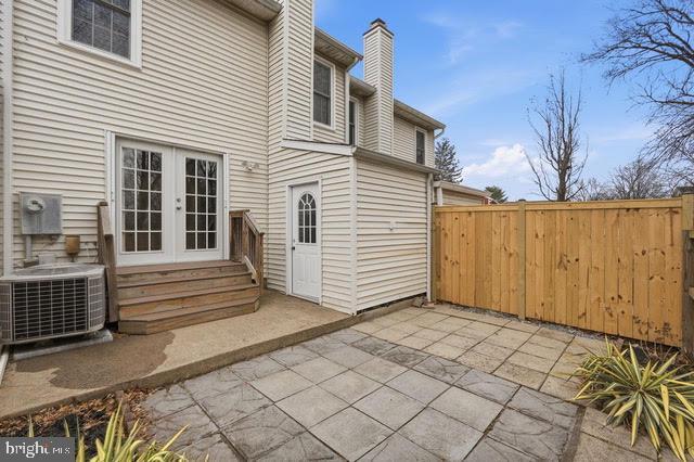 Building Photo - 310 S 11th St