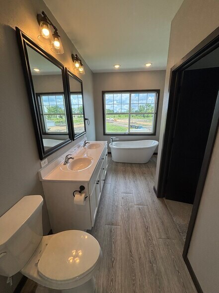 Building Photo - 3064 Bluestem Trl