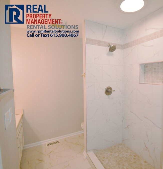 Building Photo - Spacious 3BR/2.5BA in Murfreesboro!