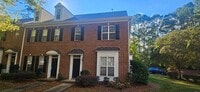 Building Photo - Darling 2br/2.5ba end unit townhome in Excellent Holly Springs community, available Now!