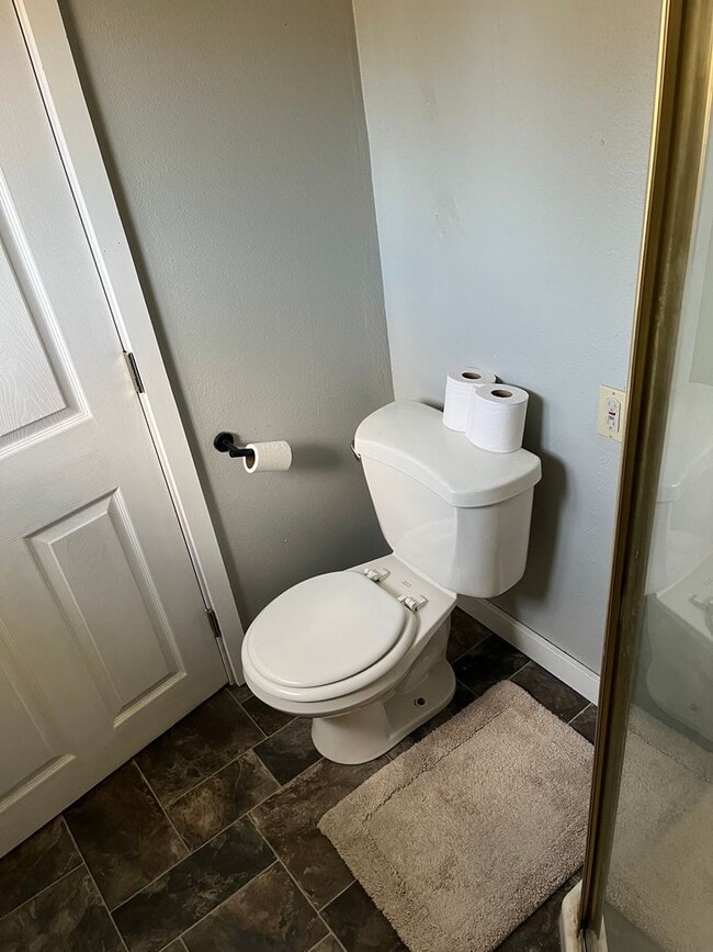 Building Photo - 3-bedroom 2 bath Corner Lot