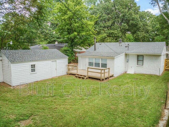 Building Photo - 1409 Dearing Rd