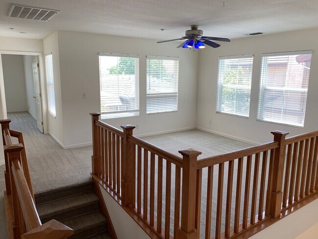 Building Photo - Beautiful 3 Bedroom, 2.5 Brentwood Home