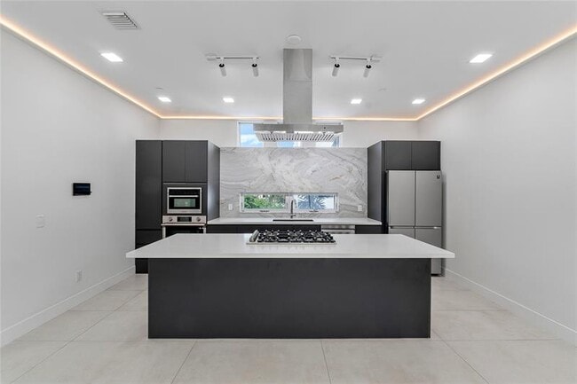 Building Photo - 3270 NE 15th St