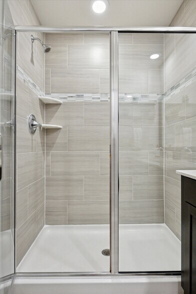 Tiled Shower - 138 Livingston Ln