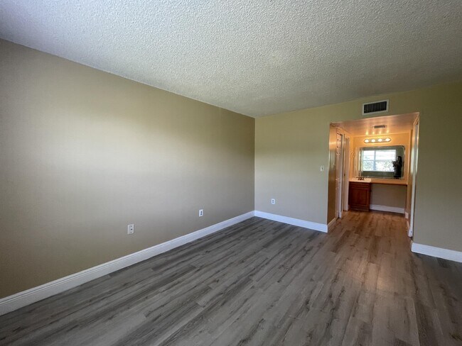 Building Photo - 4324 NW 9th Ave