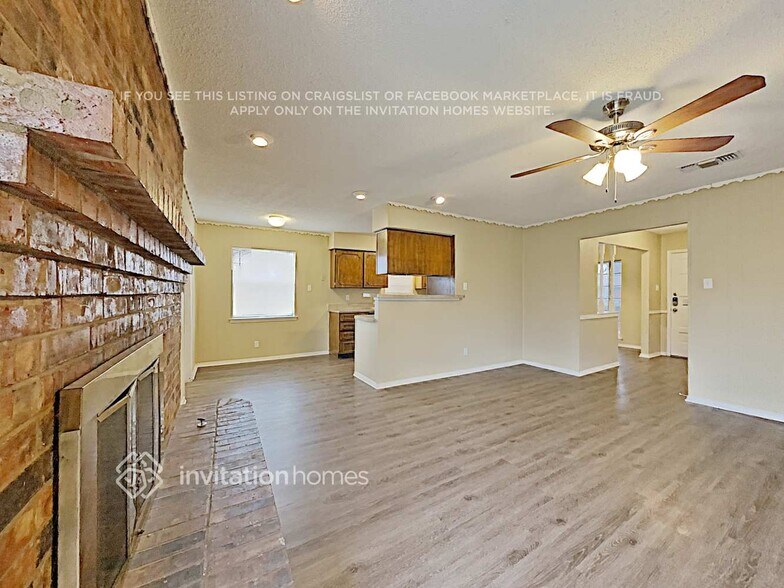 Building Photo - 150 Valleyglen Dr