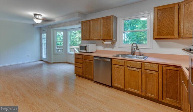 Building Photo - 8413 Manor View Rd