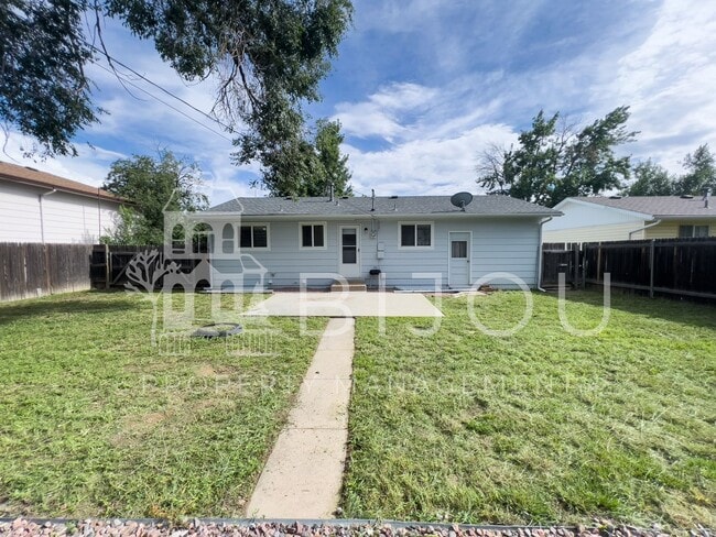 Building Photo - Lovely Four Bedroom