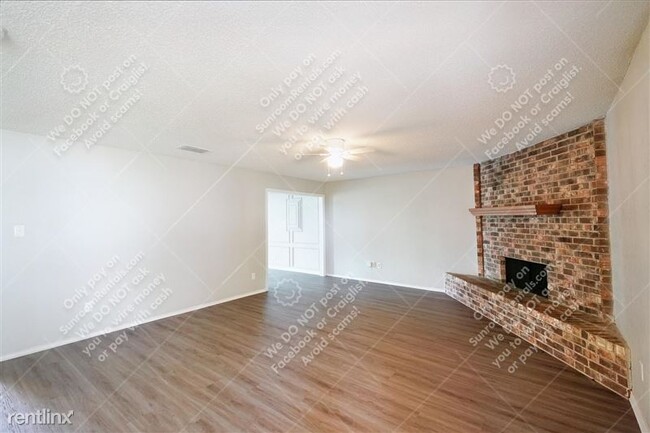 Building Photo - 704 Lynne Ln