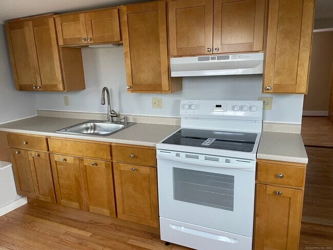 Building Photo - 176 S Main St