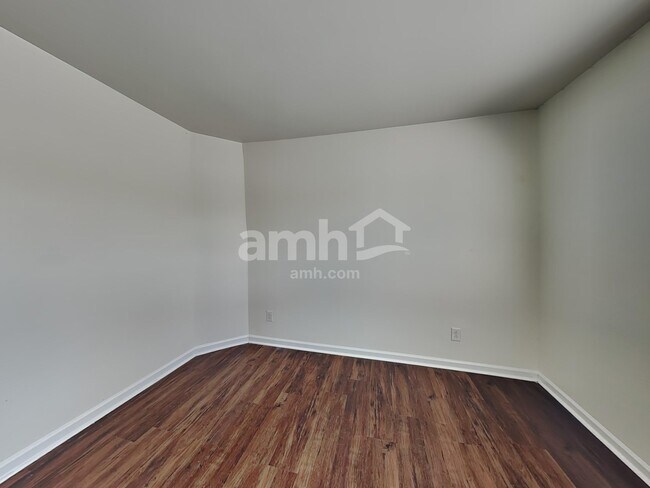 Building Photo - 2010 Blue Stream Ln