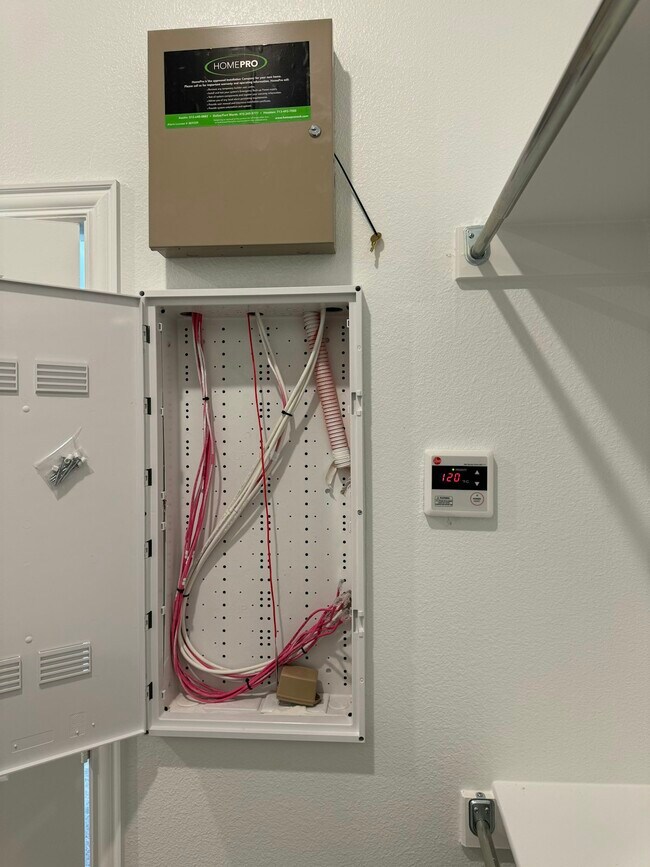 Building Photo - 2821 Jacaranda Dr