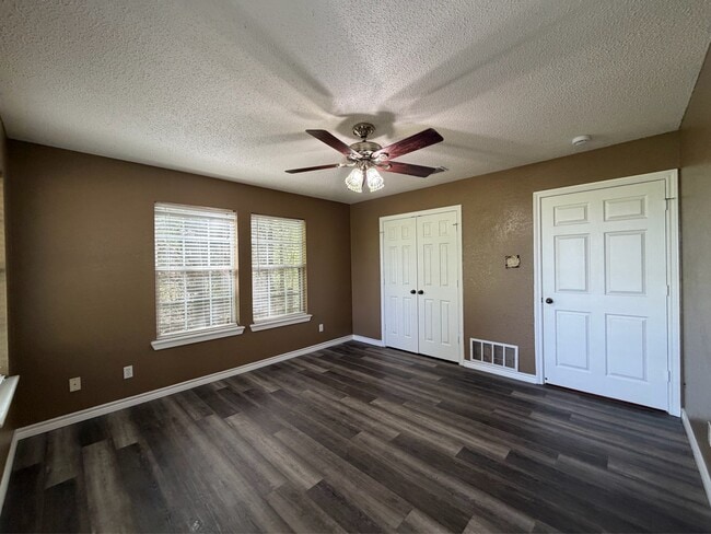 Building Photo - 261 County Rd