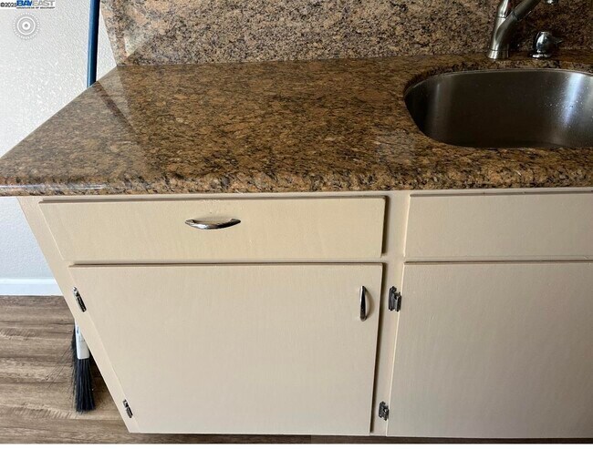 Building Photo - 117 Day St