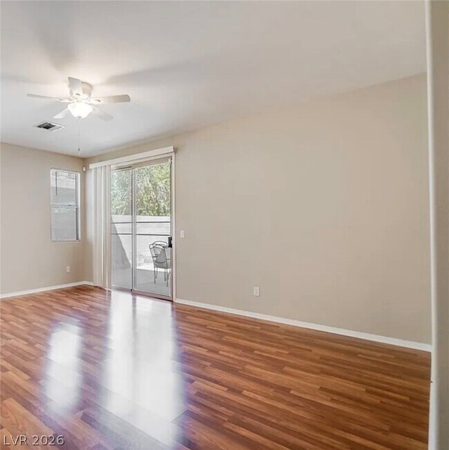 Building Photo - 2406 Paveene Ave