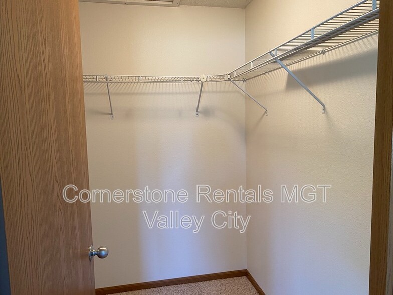 Building Photo - 508 10th St NE