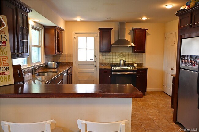 Building Photo - 14 Bonnett Ave