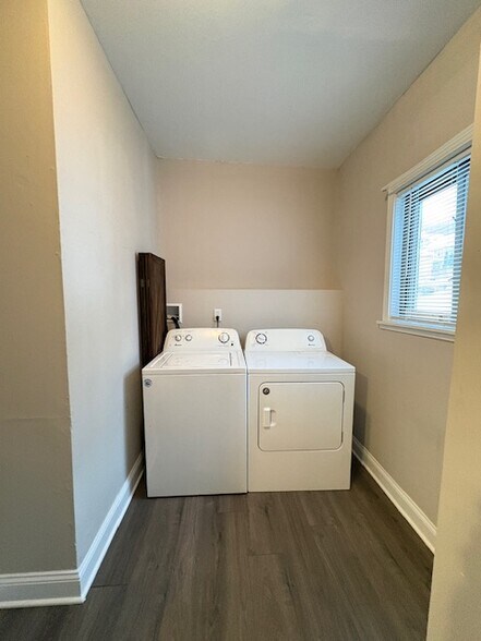 Washer/Dryer - 340 Academy St