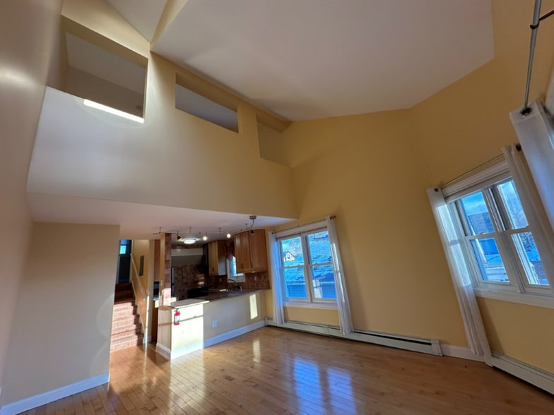 Building Photo - 62 Lakeview Ter