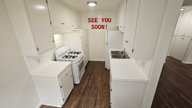 Building Photo - 866 W 126th St