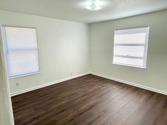 Building Photo - Centennial Neighborhood Fully Remodeled Ranch Home, Secluded Location, Spacious Yard