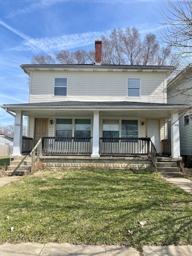Primary Photo - 1306-1308 Champion Ave