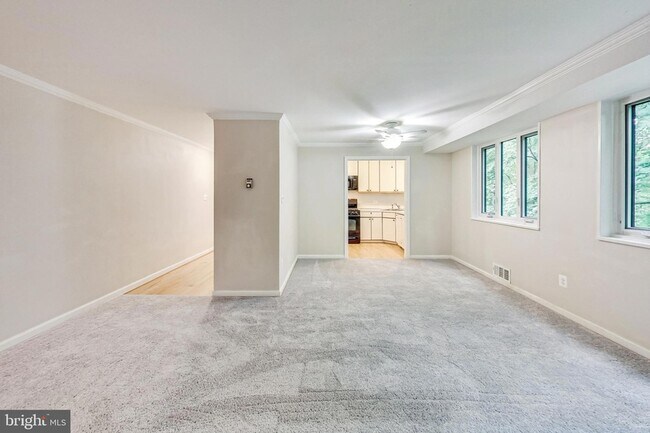 Building Photo - 10501 Montrose Ave