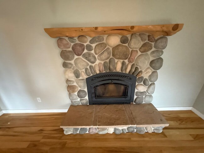 Building Photo - 3677 Carmelle Ct NE