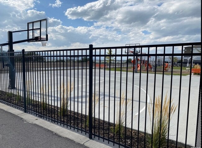 Building Photo - 523 N 310 W