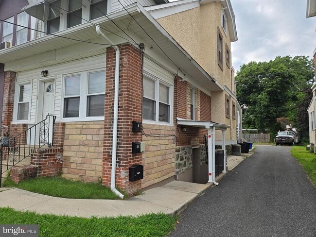 Building Photo - 915 MacDade Blvd