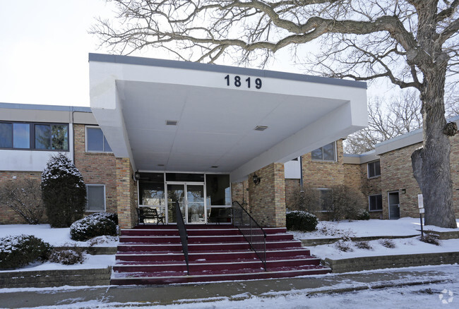 Primary Photo - Woodland Apartments