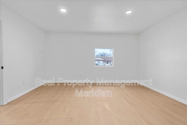 Building Photo - 2424 Cloverdale St