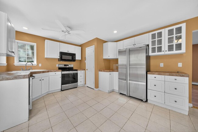 Building Photo - 531 NY-211