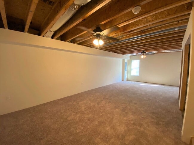 Building Photo - Spacious End Unit Townhouse with 2 Maste Suites 1920 Square Feet