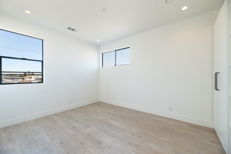 Building Photo - 1807 S Longwood Ave