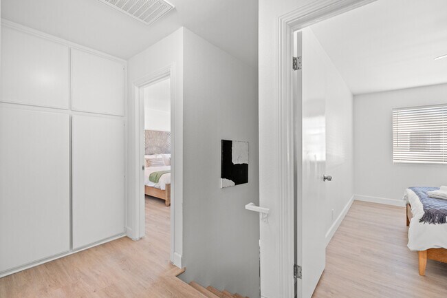 Building Photo - 734 Claraday St