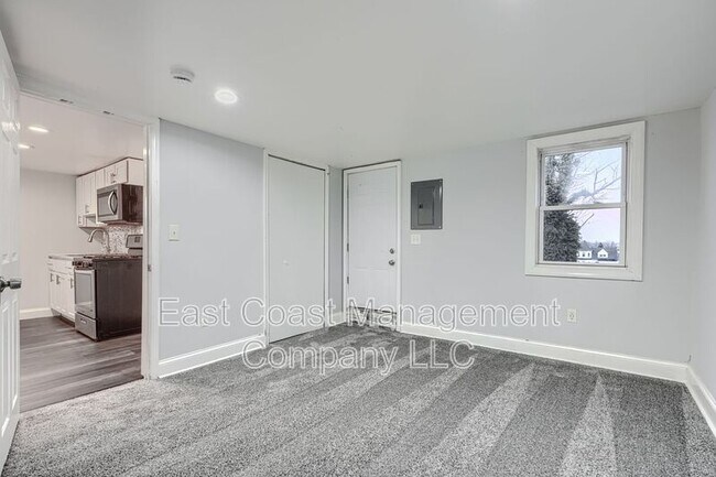 Building Photo - 4012 Fernhill Ave