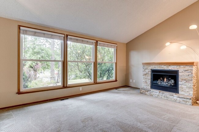 Building Photo - Cozy 4 Bed 3 Bath Home Center of Oak Harbor