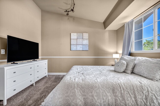 Building Photo - 1520 Taos Ln