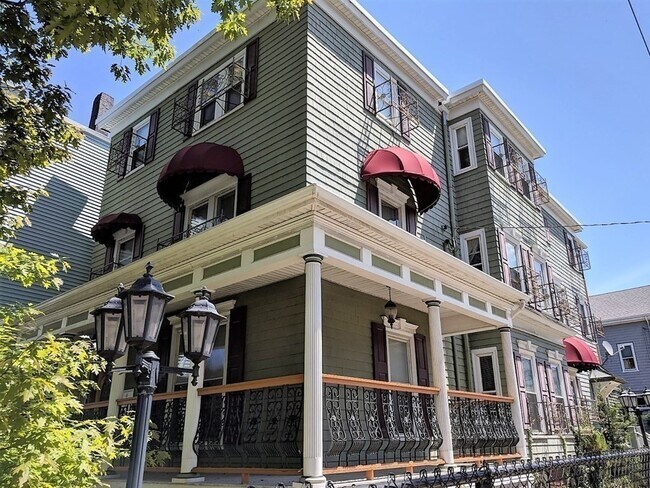 Building Photo - 175 Boston St